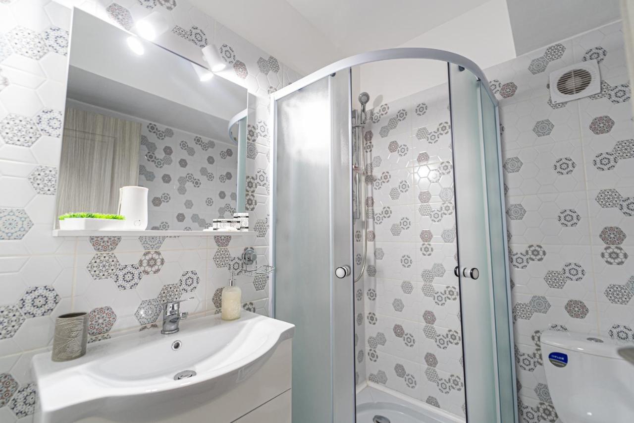Delux Suite Bacau Exterior photo